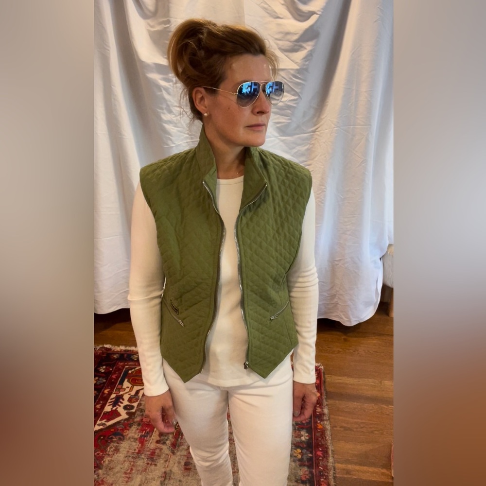 British Green Small quilted vest. Perfect for fall!